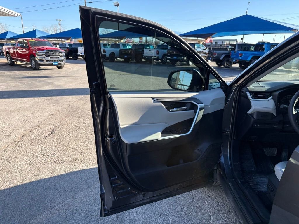 2025 Toyota RAV4 XLE Premium