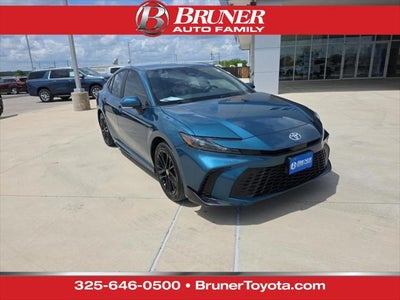 2025 Toyota Camry Hybrid SE