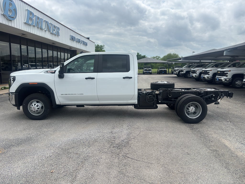 2025 GMC Sierra 3500 HD Chassis Cab Pro