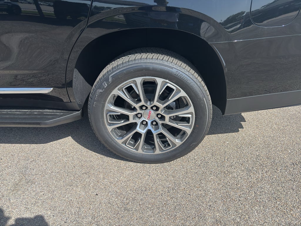 2026 GMC Yukon Denali - Photo 10