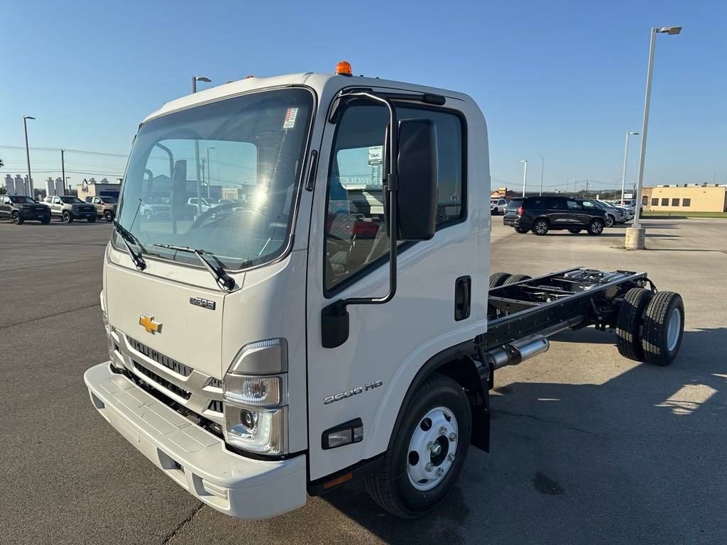 2025 Chevrolet Low Cab Forward 3500 1WT