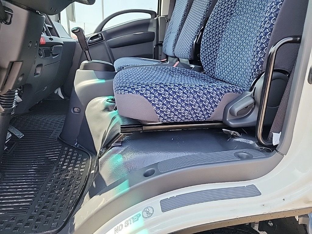 2025 Chevrolet Low Cab Forward 5500 HG 1WT