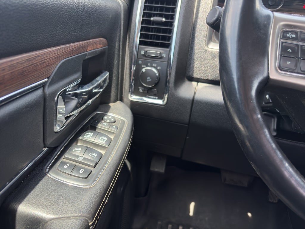 2018 RAM 1500 Laramie Crew Cab 4x4 5'7' Box