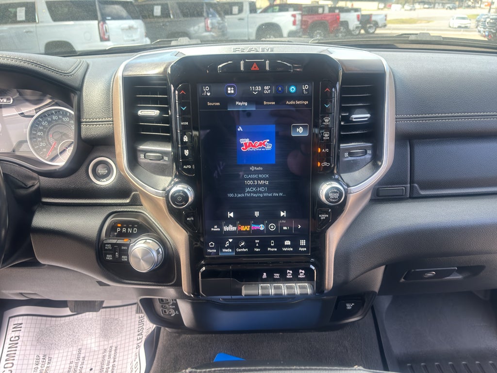 2022 RAM 1500 Laramie Crew Cab 4x4 5'7' Box