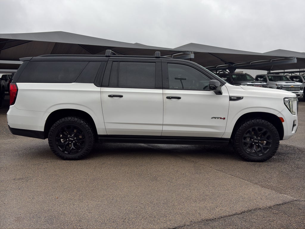 2023 GMC Yukon XL 4WD AT4