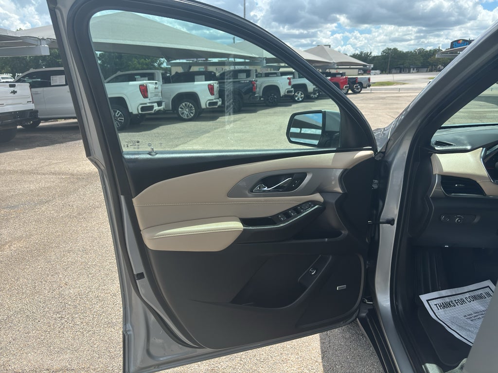 2023 Chevrolet Traverse FWD LT Leather