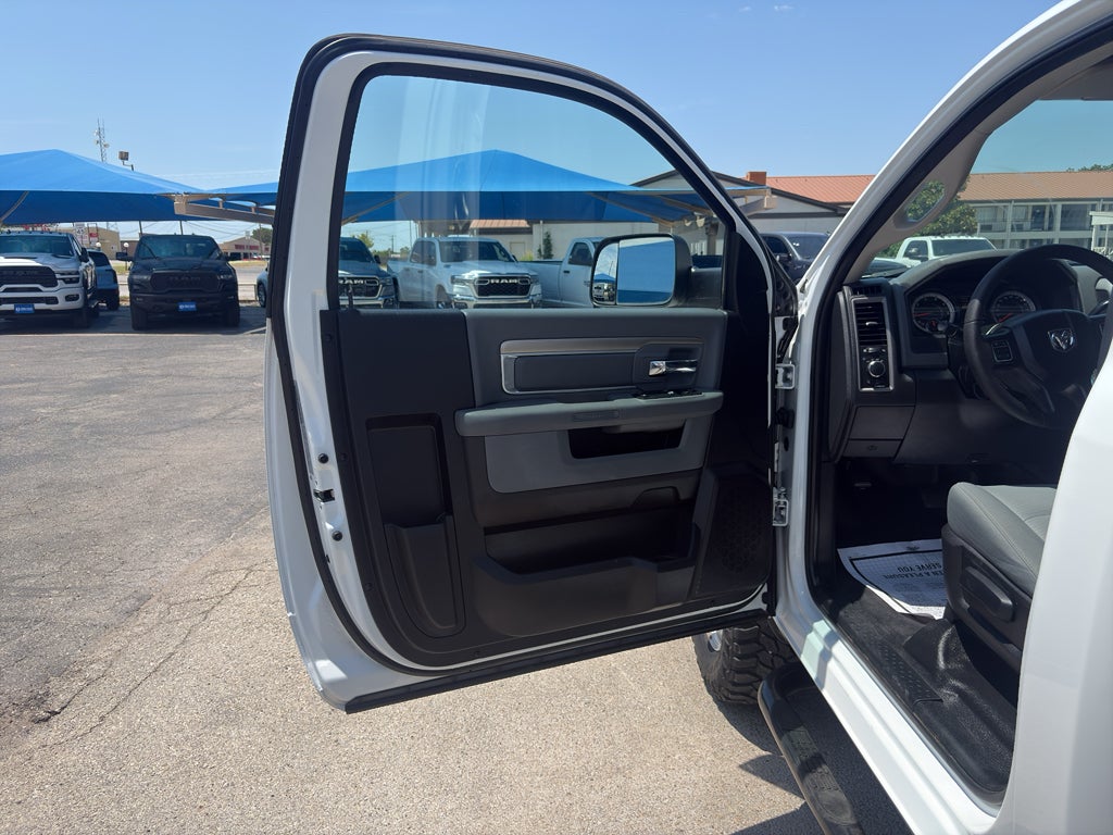 2017 RAM 2500 Tradesman Regular Cab 4x4 8' Box