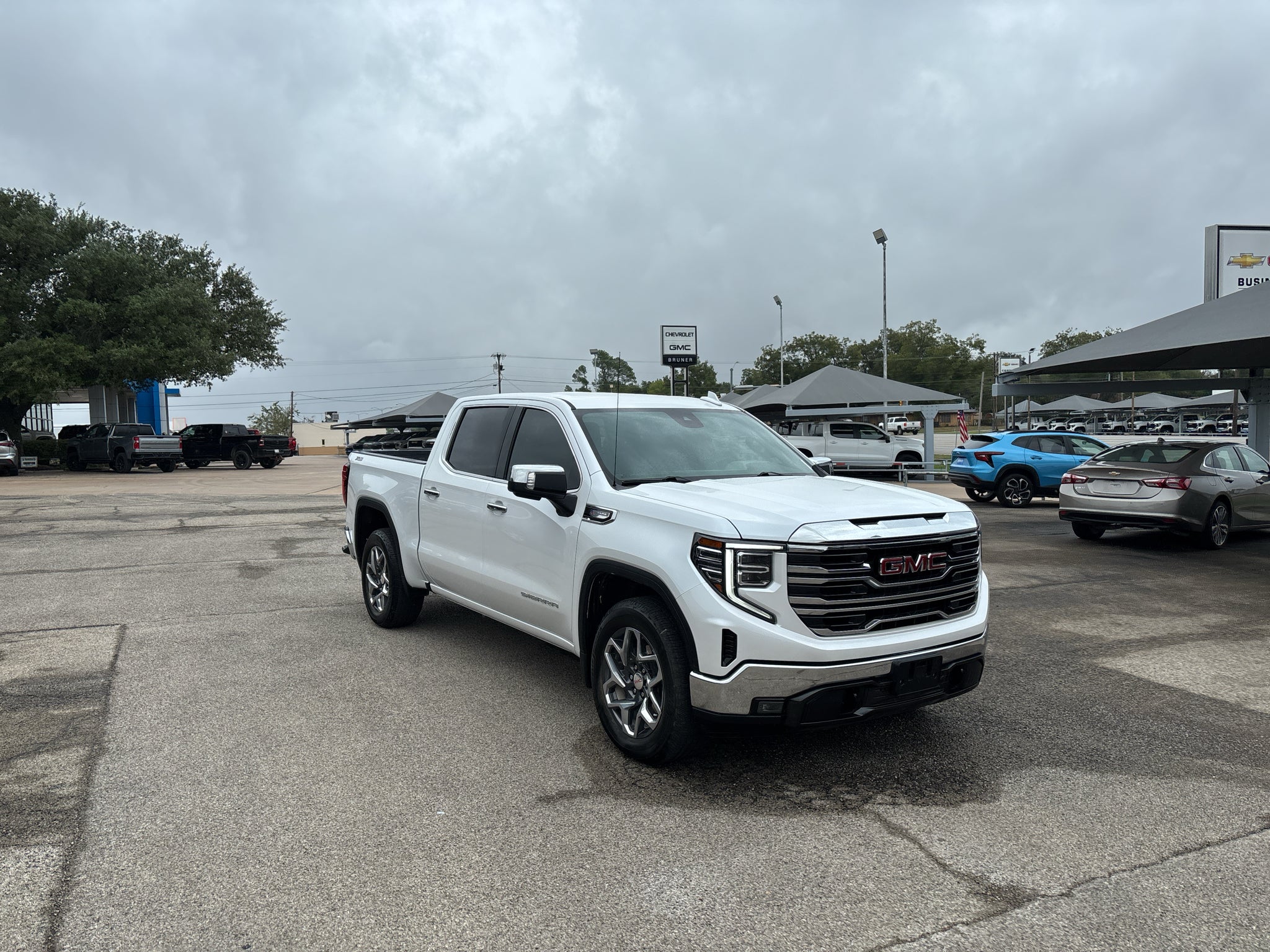 2023 GMC Sierra 1500 4WD Crew Cab Short Box SLT
