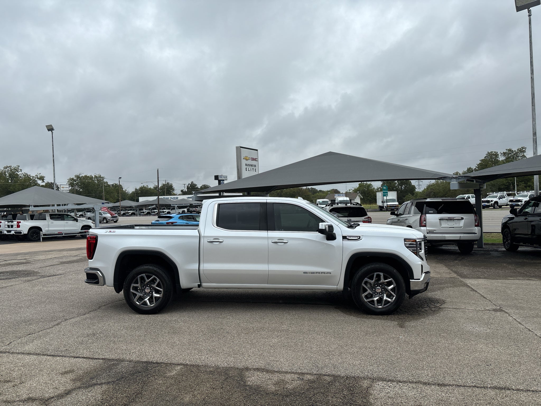 2023 GMC Sierra 1500 4WD Crew Cab Short Box SLT