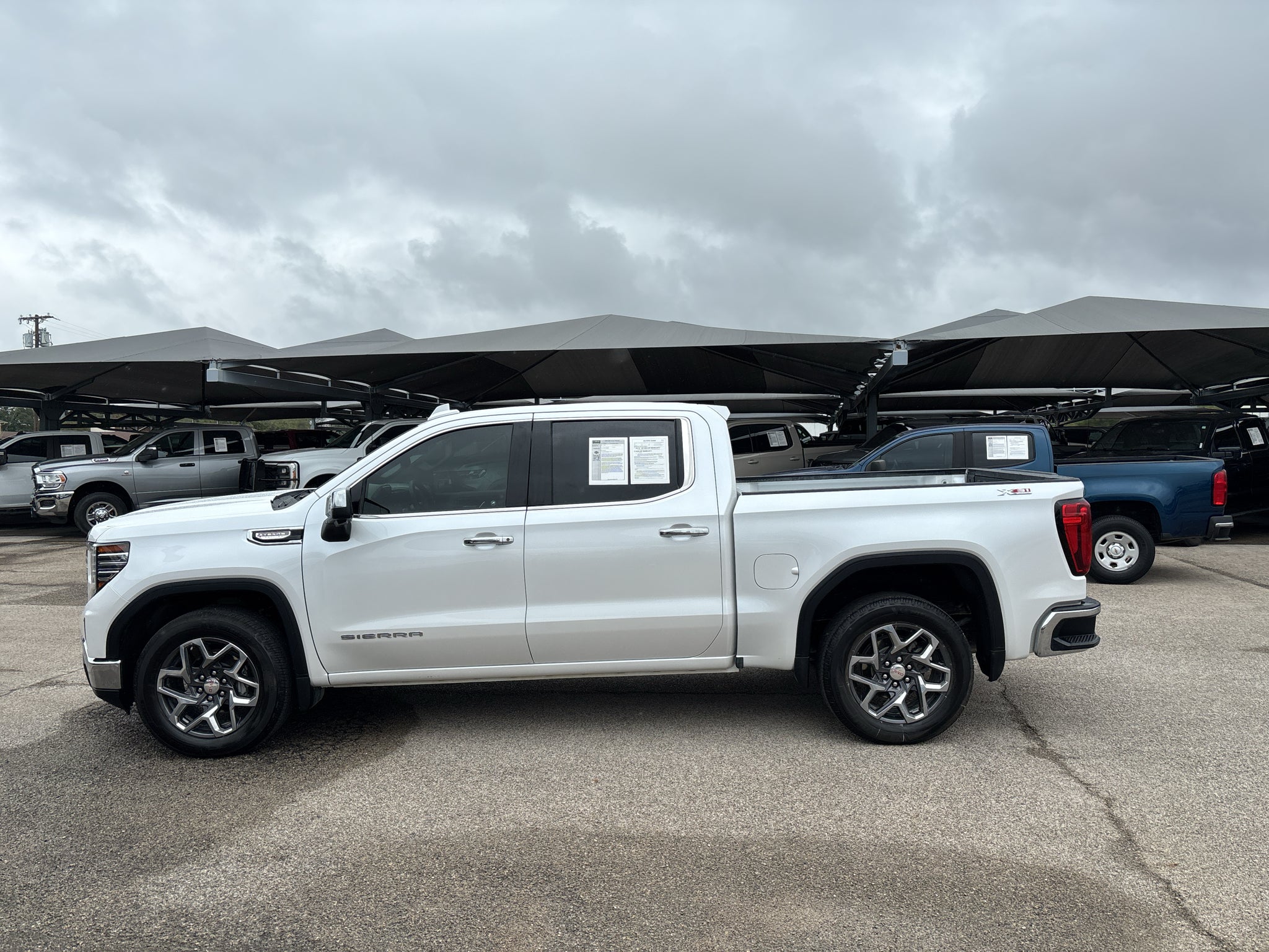 2023 GMC Sierra 1500 4WD Crew Cab Short Box SLT