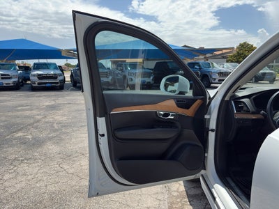 2021 Volvo XC90 Momentum