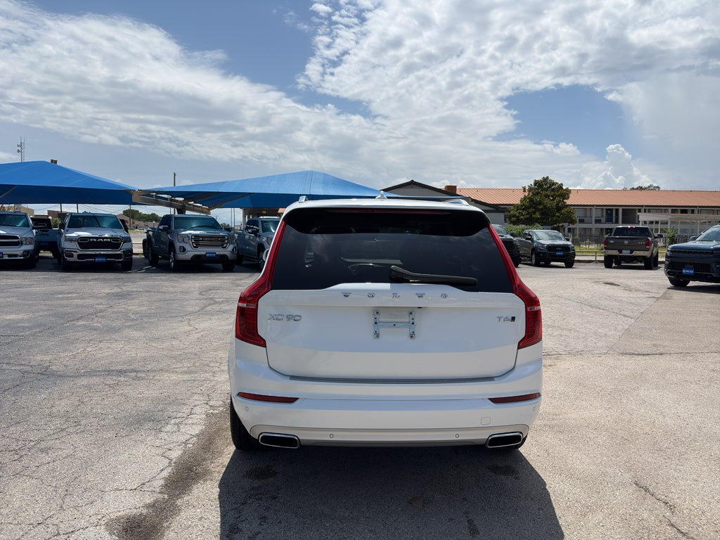 2021 Volvo XC90 Momentum
