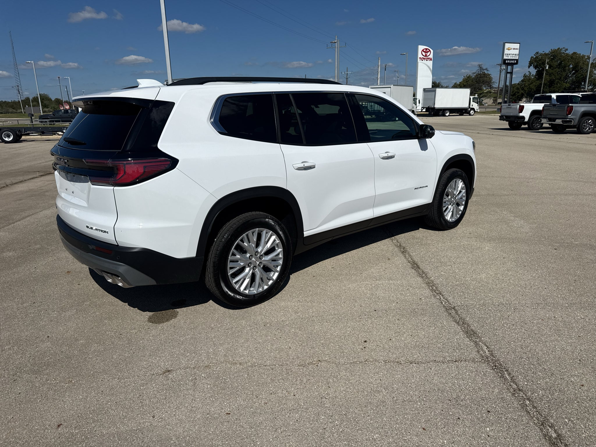 2027 GMC Acadia Elevation