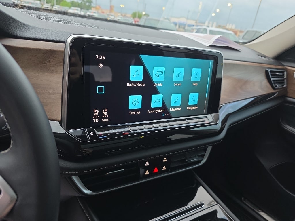 2024 Volkswagen Atlas 2.0T SE w/Technology